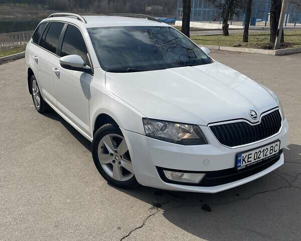 Белый Шкода Октавия, объемом двигателя 1.8 л и пробегом 160 тыс. км за 9000 $, фото 1 на Automoto.ua