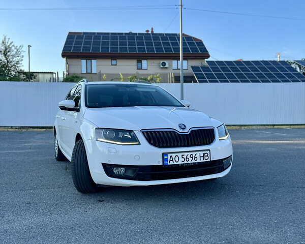 Белый Шкода Октавия, объемом двигателя 1.6 л и пробегом 224 тыс. км за 11500 $, фото 1 на Automoto.ua