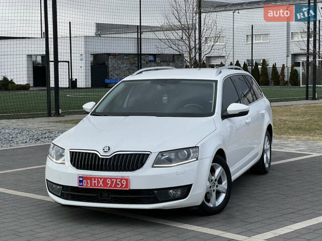 Белый Шкода Октавия, объемом двигателя 2 л и пробегом 251 тыс. км за 12999 $, фото 1 на Automoto.ua