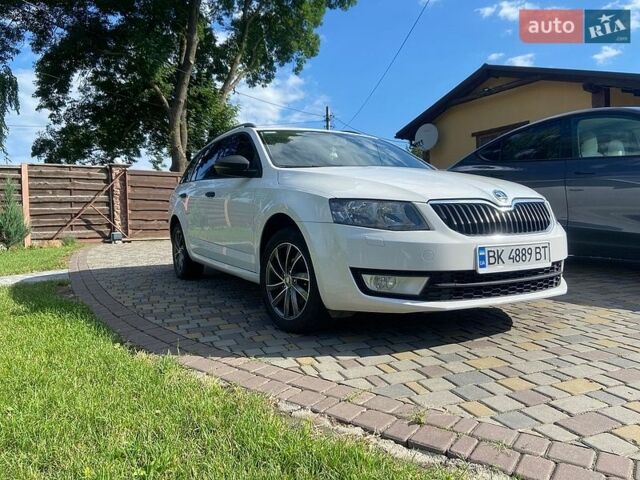 Белый Шкода Октавия, объемом двигателя 1.6 л и пробегом 368 тыс. км за 9500 $, фото 1 на Automoto.ua
