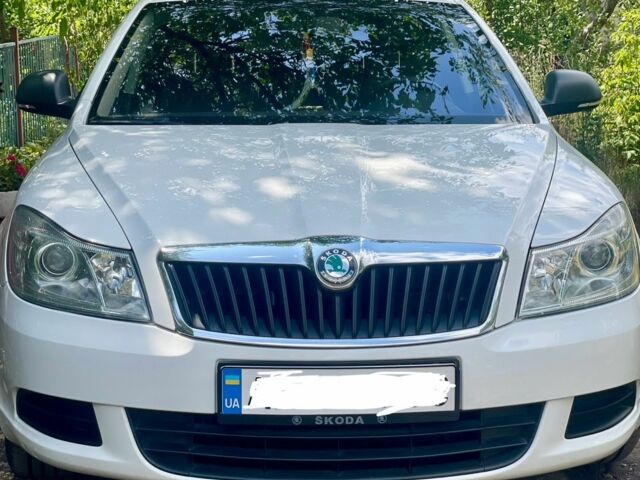 Белый Шкода Октавия, объемом двигателя 1.6 л и пробегом 180 тыс. км за 9700 $, фото 1 на Automoto.ua