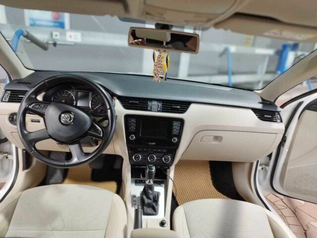 Белый Шкода Октавия, объемом двигателя 2 л и пробегом 286 тыс. км за 10500 $, фото 1 на Automoto.ua