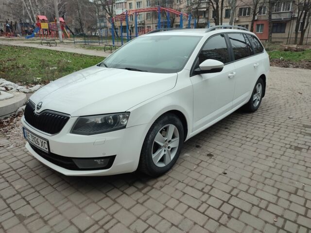 Белый Шкода Октавия, объемом двигателя 1.6 л и пробегом 230 тыс. км за 9600 $, фото 1 на Automoto.ua