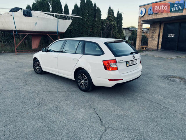 Белый Шкода Октавия, объемом двигателя 1.2 л и пробегом 23 тыс. км за 8900 $, фото 1 на Automoto.ua