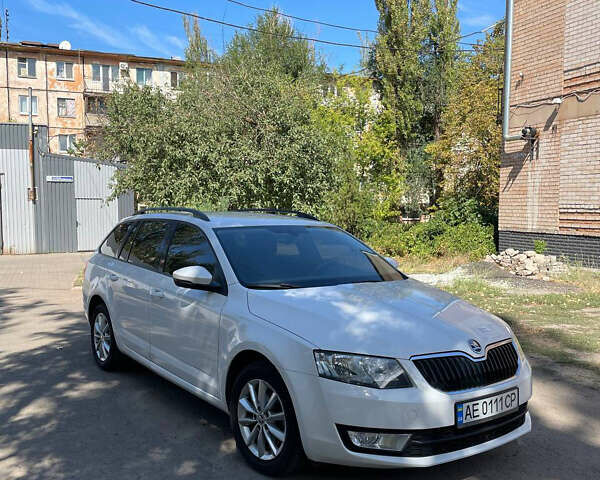 Белый Шкода Октавия, объемом двигателя 1.6 л и пробегом 154 тыс. км за 12400 $, фото 1 на Automoto.ua