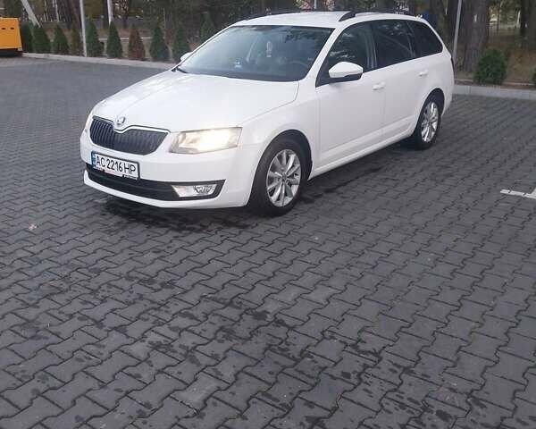 Белый Шкода Октавия, объемом двигателя 1.6 л и пробегом 303 тыс. км за 11400 $, фото 1 на Automoto.ua