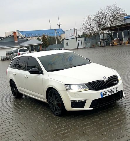 Белый Шкода Октавия, объемом двигателя 2 л и пробегом 320 тыс. км за 12800 $, фото 1 на Automoto.ua