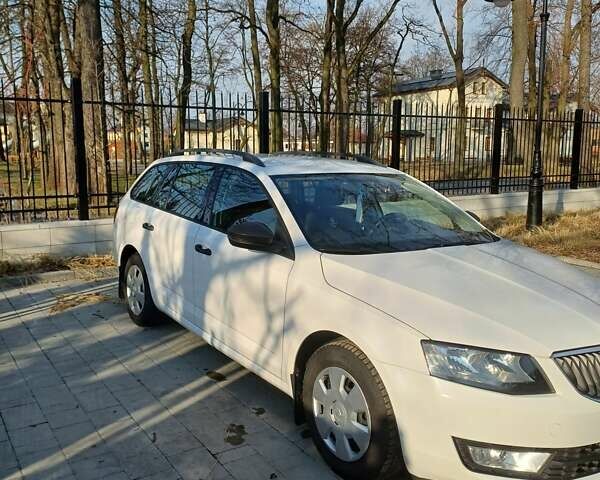 Белый Шкода Октавия, объемом двигателя 1.6 л и пробегом 240 тыс. км за 10500 $, фото 1 на Automoto.ua