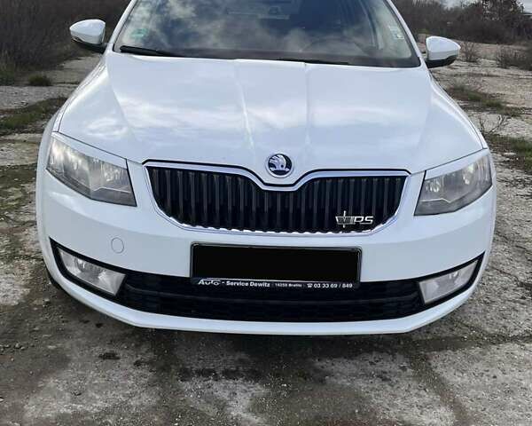 Белый Шкода Октавия, объемом двигателя 1.6 л и пробегом 335 тыс. км за 11500 $, фото 1 на Automoto.ua