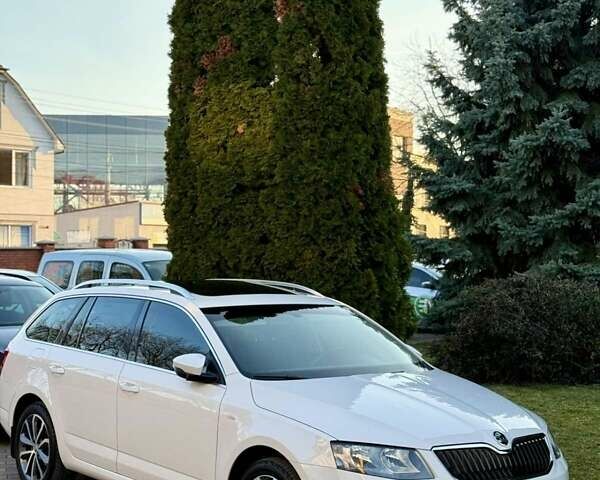 Белый Шкода Октавия, объемом двигателя 1.6 л и пробегом 267 тыс. км за 12500 $, фото 1 на Automoto.ua