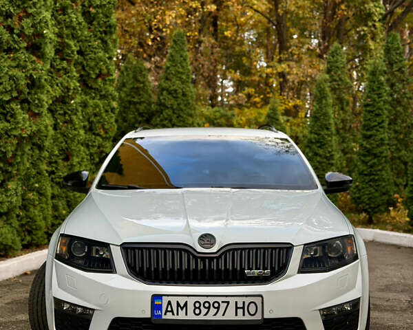 Шкода Октавия 2015 в Киеве на Automoto.ua Белый Шкода Октавия, объемом двигателя 2 л и пробегом 297 тыс. км за 12000 $, фото 1 на Automoto.ua