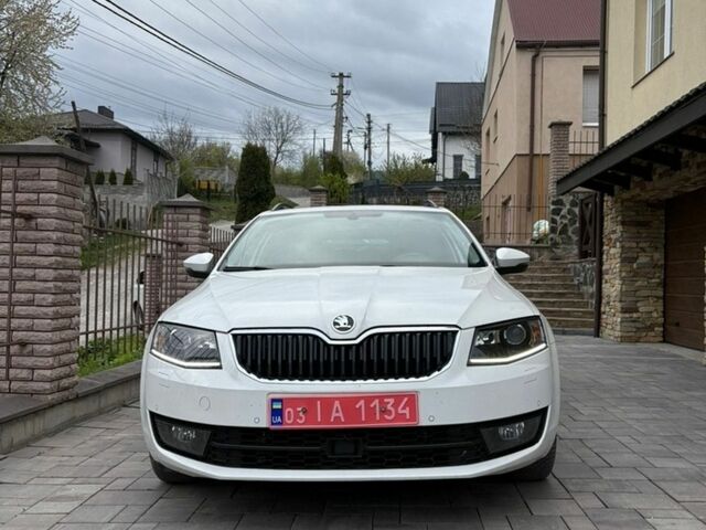 Білий Шкода Октавія, об'ємом двигуна 2 л та пробігом 240 тис. км за 12900 $, фото 1 на Automoto.ua