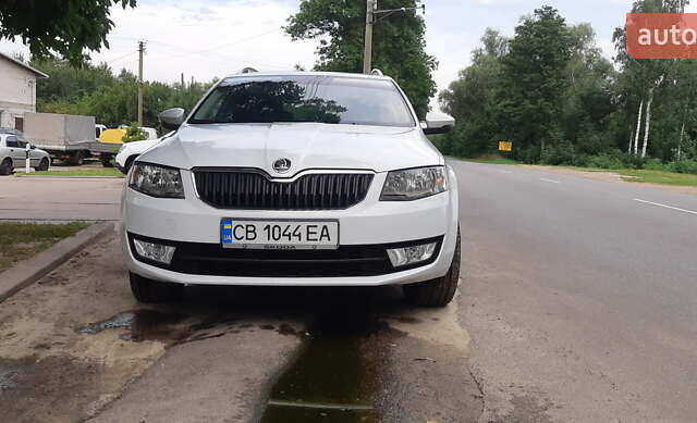 Білий Шкода Октавія, об'ємом двигуна 1.6 л та пробігом 317 тис. км за 10800 $, фото 1 на Automoto.ua