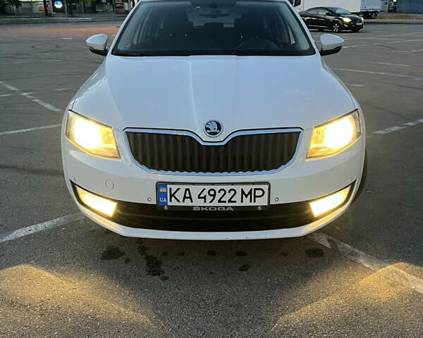 Белый Шкода Октавия, объемом двигателя 1.6 л и пробегом 243 тыс. км за 11000 $, фото 1 на Automoto.ua