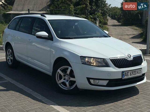 Білий Шкода Октавія, об'ємом двигуна 1.6 л та пробігом 248 тис. км за 10800 $, фото 1 на Automoto.ua
