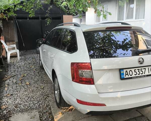 Белый Шкода Октавия, объемом двигателя 1.6 л и пробегом 365 тыс. км за 12200 $, фото 1 на Automoto.ua