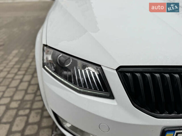 Белый Шкода Октавия, объемом двигателя 1.6 л и пробегом 253 тыс. км за 10500 $, фото 1 на Automoto.ua