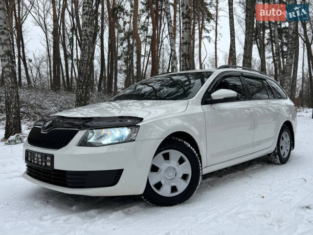 Белый Шкода Октавия, объемом двигателя 1.6 л и пробегом 210 тыс. км за 11200 $, фото 1 на Automoto.ua