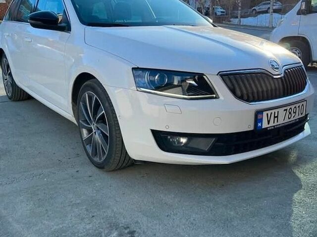 Белый Шкода Октавия, объемом двигателя 2 л и пробегом 202 тыс. км за 16000 $, фото 1 на Automoto.ua