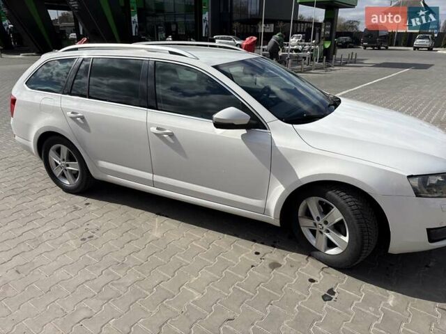 Белый Шкода Октавия, объемом двигателя 1.6 л и пробегом 168 тыс. км за 12800 $, фото 1 на Automoto.ua