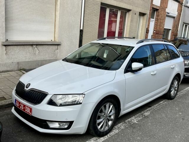 Белый Шкода Октавия, объемом двигателя 1.6 л и пробегом 271 тыс. км за 12400 $, фото 1 на Automoto.ua