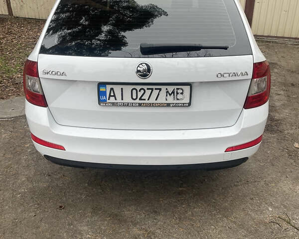 Белый Шкода Октавия, объемом двигателя 2 л и пробегом 290 тыс. км за 11700 $, фото 1 на Automoto.ua