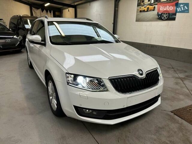 Белый Шкода Октавия, объемом двигателя 1.4 л и пробегом 174 тыс. км за 6600 $, фото 1 на Automoto.ua