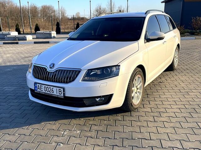 Белый Шкода Октавия, объемом двигателя 2 л и пробегом 235 тыс. км за 14500 $, фото 1 на Automoto.ua