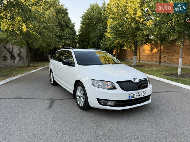 Білий Шкода Октавія, об'ємом двигуна 1.6 л та пробігом 335 тис. км за 11700 $, фото 1 на Automoto.ua