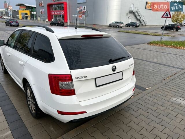 Білий Шкода Октавія, об'ємом двигуна 1.6 л та пробігом 348 тис. км за 11500 $, фото 1 на Automoto.ua