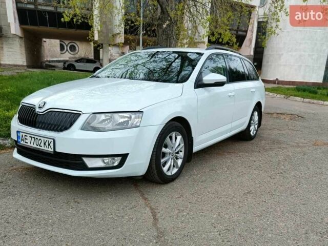 Белый Шкода Октавия, объемом двигателя 1.6 л и пробегом 255 тыс. км за 11871 $, фото 1 на Automoto.ua