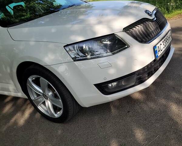 Білий Шкода Октавія, об'ємом двигуна 1.6 л та пробігом 243 тис. км за 13100 $, фото 1 на Automoto.ua
