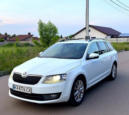 Білий Шкода Октавія, об'ємом двигуна 2 л та пробігом 250 тис. км за 13400 $, фото 1 на Automoto.ua