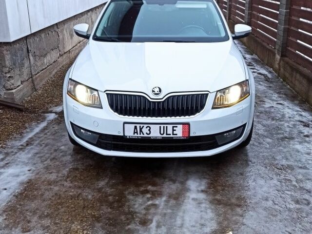 Белый Шкода Октавия, объемом двигателя 2 л и пробегом 328 тыс. км за 11200 $, фото 1 на Automoto.ua