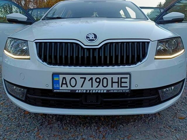 Белый Шкода Октавия, объемом двигателя 2 л и пробегом 233 тыс. км за 13100 $, фото 1 на Automoto.ua