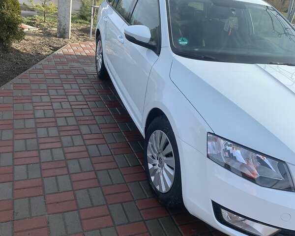 Білий Шкода Октавія, об'ємом двигуна 1.6 л та пробігом 300 тис. км за 12300 $, фото 1 на Automoto.ua
