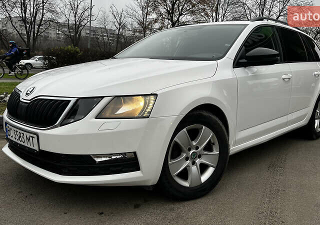 Белый Шкода Октавия, объемом двигателя 1.6 л и пробегом 198 тыс. км за 12200 $, фото 1 на Automoto.ua