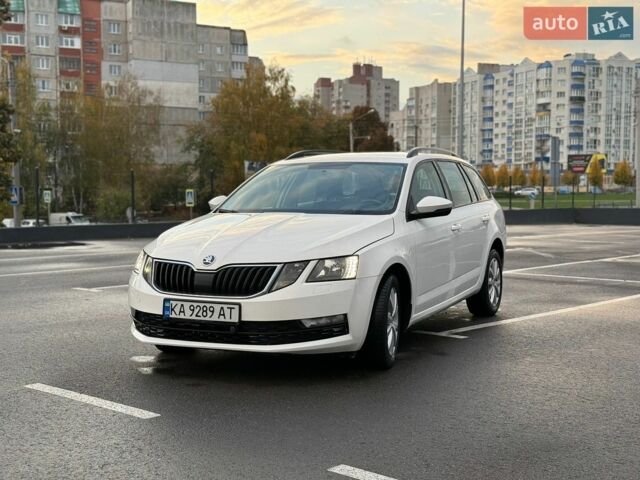 Білий Шкода Октавія, об'ємом двигуна 1.6 л та пробігом 285 тис. км за 10800 $, фото 1 на Automoto.ua