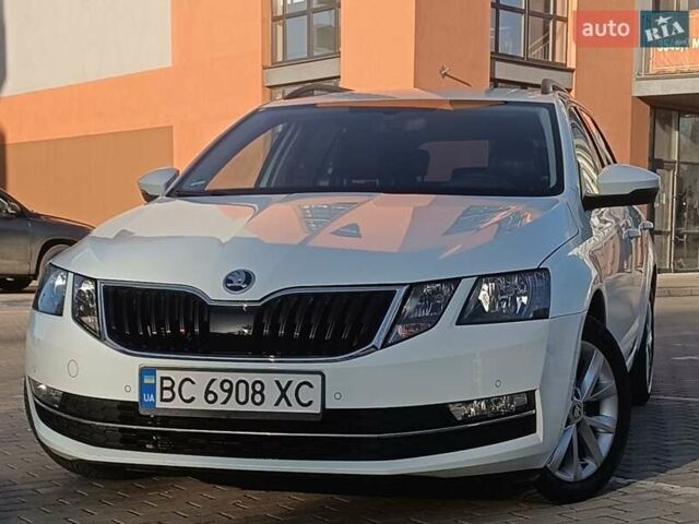 Белый Шкода Октавия, объемом двигателя 2 л и пробегом 308 тыс. км за 14500 $, фото 1 на Automoto.ua