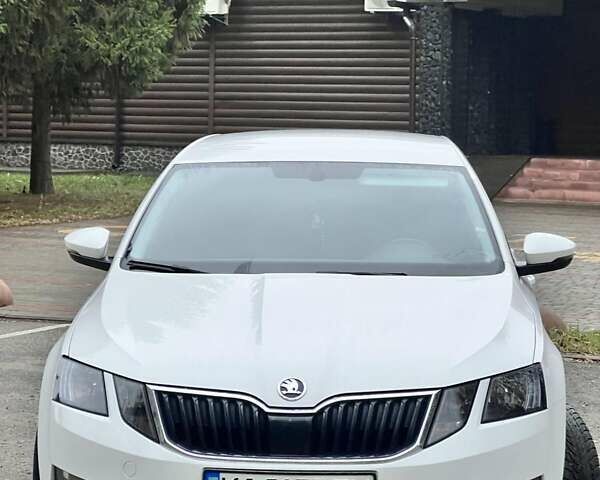 Белый Шкода Октавия, объемом двигателя 1.8 л и пробегом 265 тыс. км за 12000 $, фото 1 на Automoto.ua