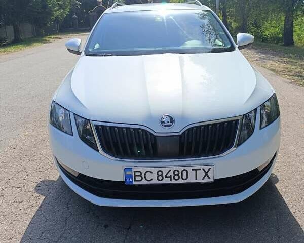 Білий Шкода Октавія, об'ємом двигуна 2 л та пробігом 258 тис. км за 13200 $, фото 1 на Automoto.ua