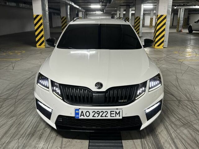 Белый Шкода Октавия, объемом двигателя 2 л и пробегом 196 тыс. км за 17550 $, фото 1 на Automoto.ua