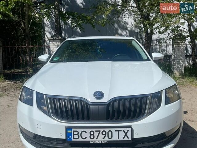 Белый Шкода Октавия, объемом двигателя 1.6 л и пробегом 260 тыс. км за 13500 $, фото 1 на Automoto.ua