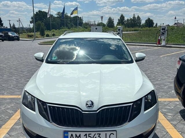 Білий Шкода Октавія, об'ємом двигуна 1.6 л та пробігом 170 тис. км за 13000 $, фото 1 на Automoto.ua