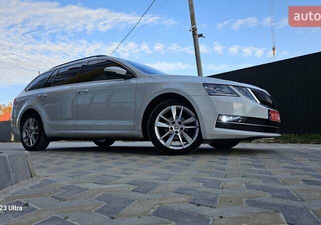 Белый Шкода Октавия, объемом двигателя 1.6 л и пробегом 245 тыс. км за 12499 $, фото 1 на Automoto.ua