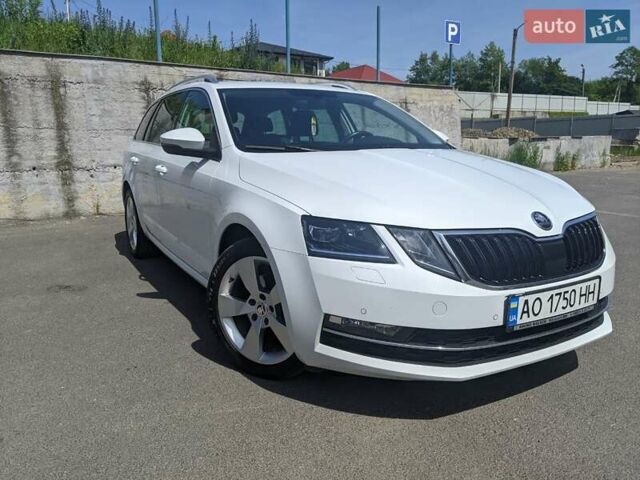 Белый Шкода Октавия, объемом двигателя 0 л и пробегом 260 тыс. км за 16999 $, фото 1 на Automoto.ua