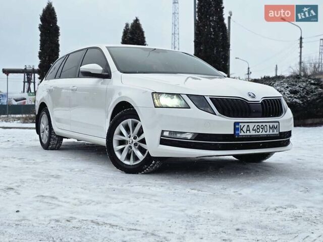 Белый Шкода Октавия, объемом двигателя 1.97 л и пробегом 298 тыс. км за 12500 $, фото 1 на Automoto.ua