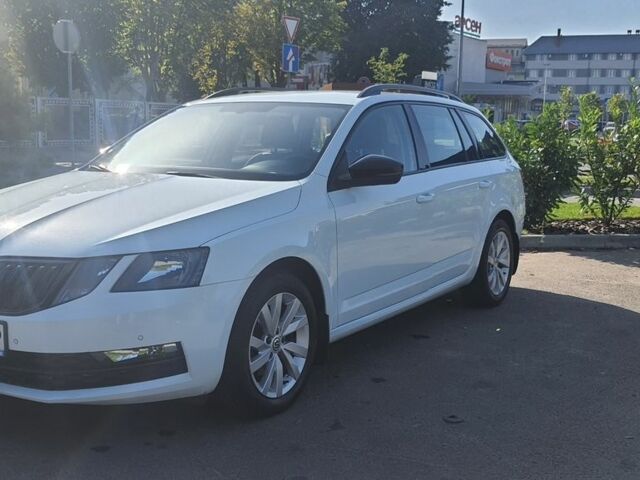 Белый Шкода Октавия, объемом двигателя 1.6 л и пробегом 197 тыс. км за 13700 $, фото 1 на Automoto.ua