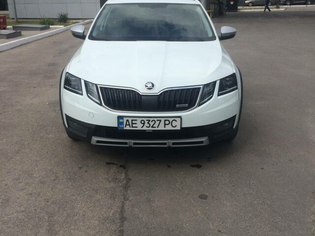 Белый Шкода Октавия, объемом двигателя 2 л и пробегом 313 тыс. км за 18500 $, фото 1 на Automoto.ua