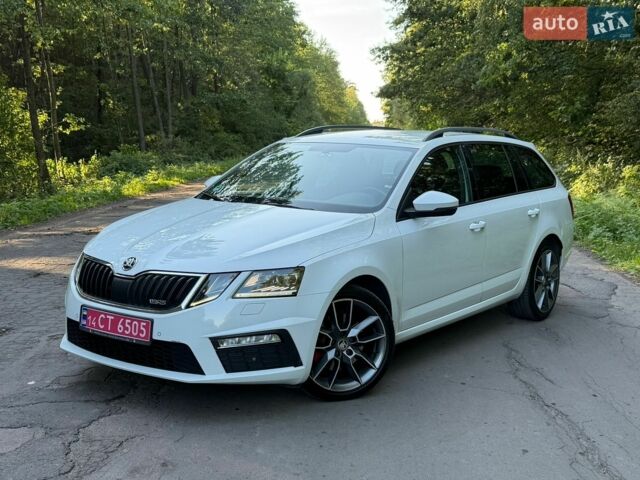Белый Шкода Октавия, объемом двигателя 2 л и пробегом 229 тыс. км за 17800 $, фото 1 на Automoto.ua